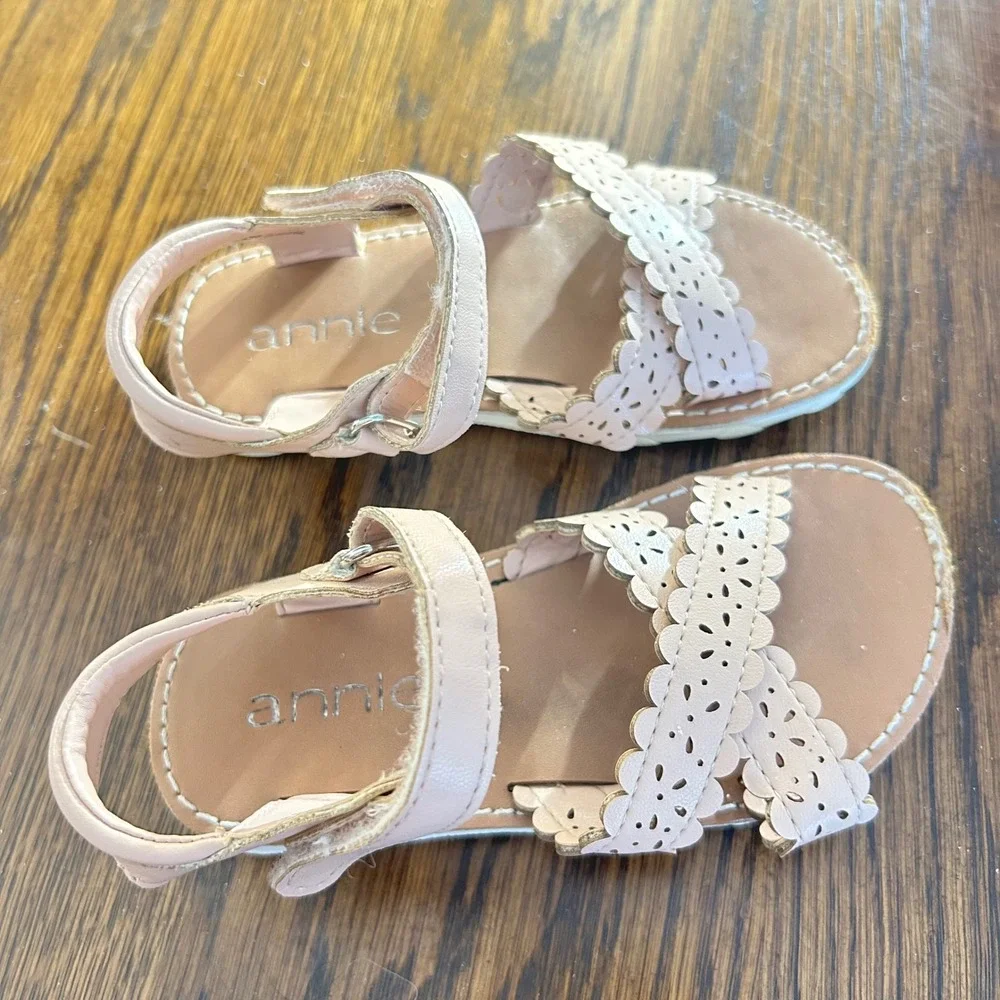 Annie Karen Girls Pink Scalloped Laser Cut Sandals Size 9M Hook Loop Straps